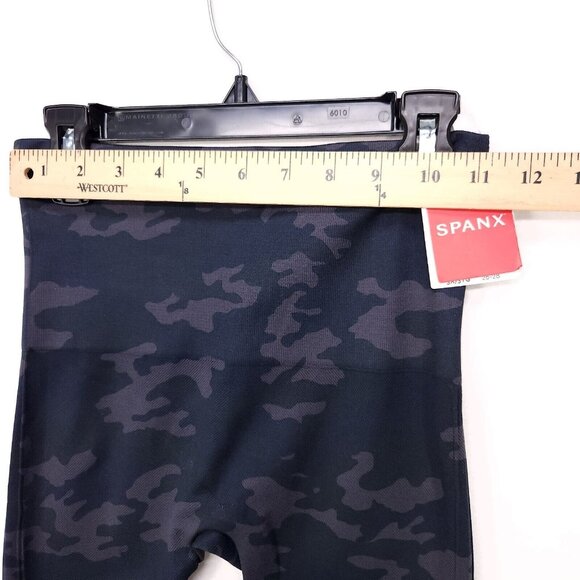 Spanx Legging Black Camo Womens Small Look At Me Seamless Slimming Tummy Control - Picture 6 of 12